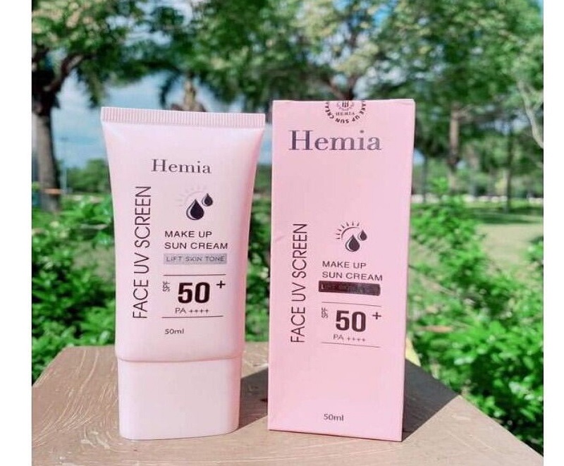 Sản phẩm có kết cấu kem mỏng nhẹ, thẩm thấu nhanh